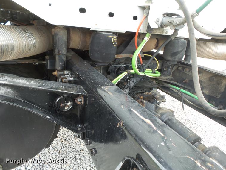 image for item DB7105 2005 Freightliner Columbia semi truck