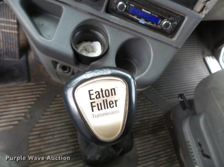 image for item DB7105 2005 Freightliner Columbia semi truck