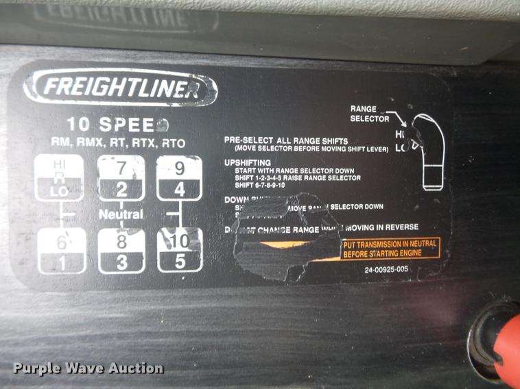 image for item DB7105 2005 Freightliner Columbia semi truck