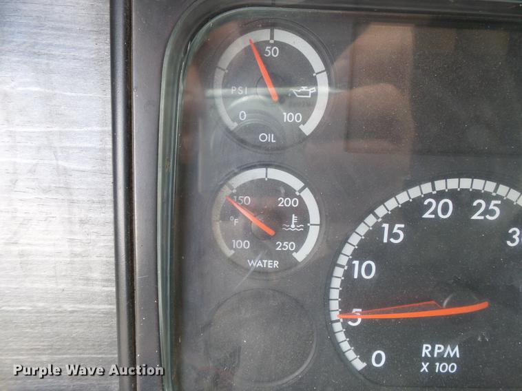 image for item DB7105 2005 Freightliner Columbia semi truck