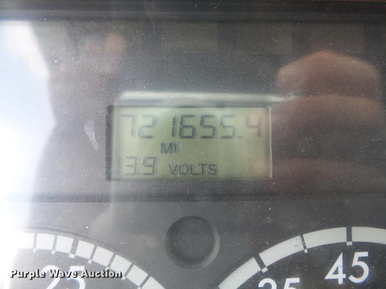 image for item DB7105 2005 Freightliner Columbia semi truck