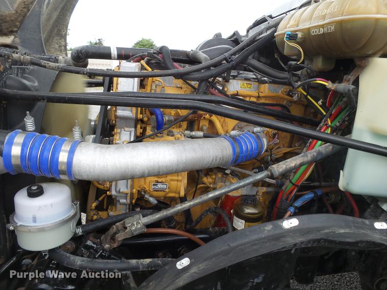 image for item DB7105 2005 Freightliner Columbia semi truck