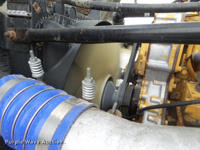 image for item DB7105 2005 Freightliner Columbia semi truck