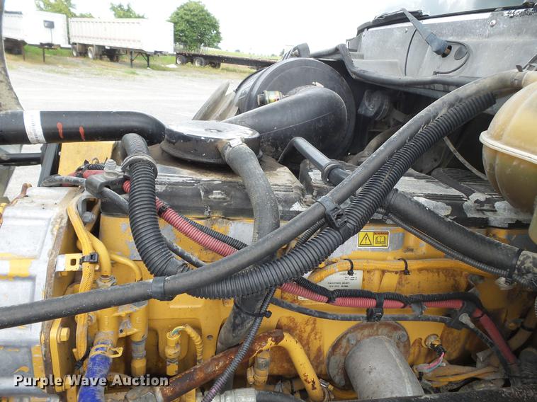 image for item DB7105 2005 Freightliner Columbia semi truck