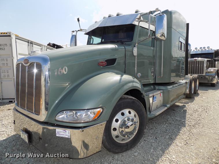 image for item DB8678 2011 Peterbilt 386 semi truck