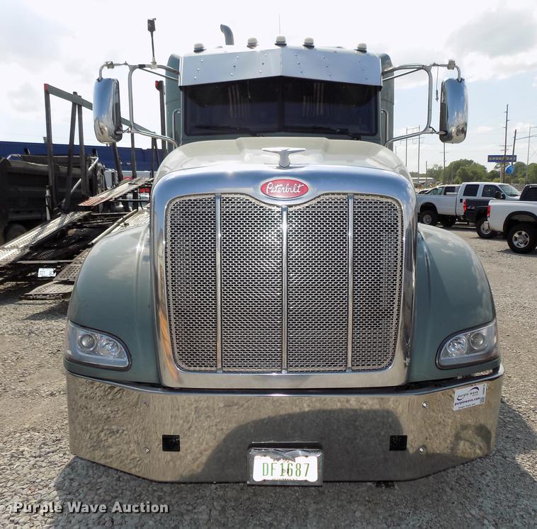 image for item DB8678 2011 Peterbilt 386 semi truck