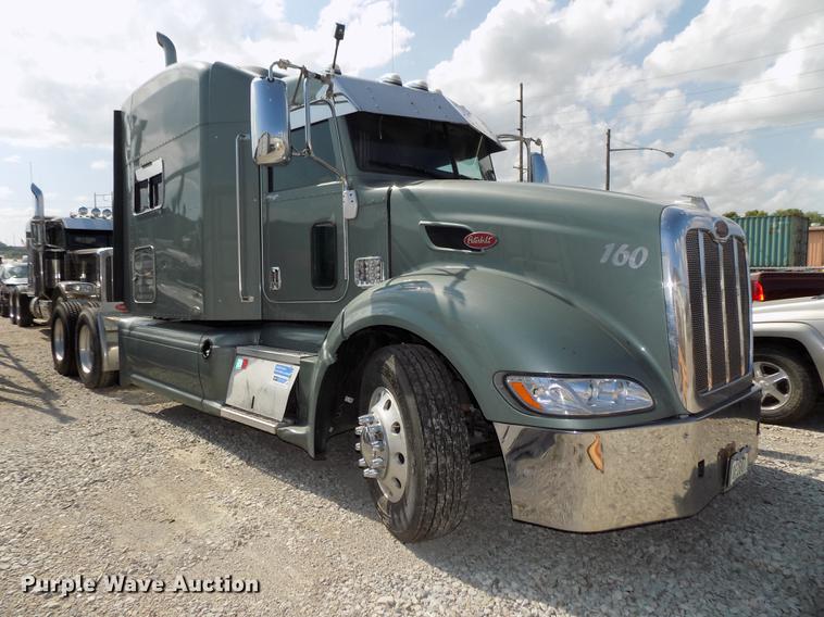 image for item DB8678 2011 Peterbilt 386 semi truck