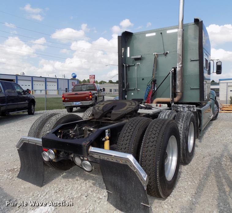 image for item DB8678 2011 Peterbilt 386 semi truck