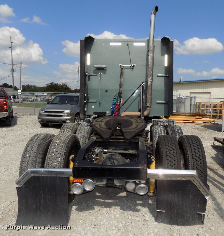 image for item DB8678 2011 Peterbilt 386 semi truck