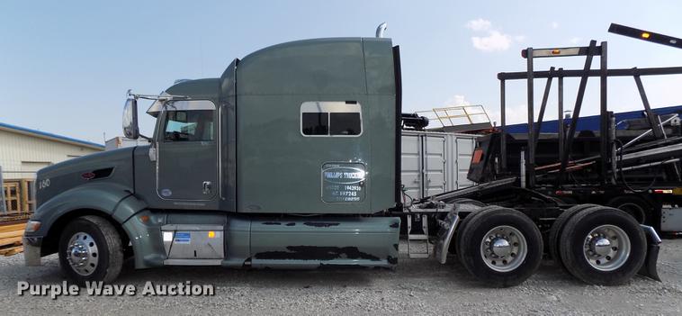 image for item DB8678 2011 Peterbilt 386 semi truck