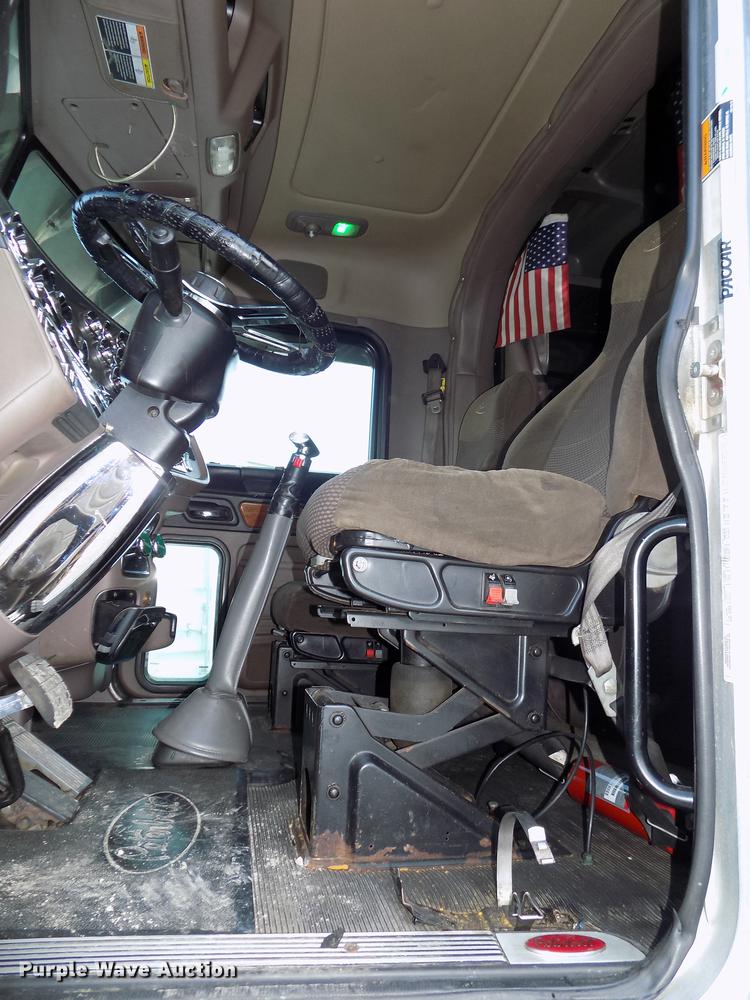 image for item DB8678 2011 Peterbilt 386 semi truck