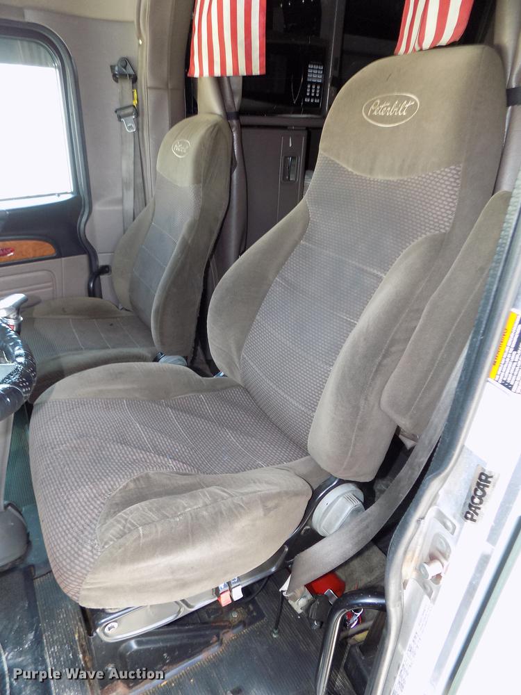 image for item DB8678 2011 Peterbilt 386 semi truck