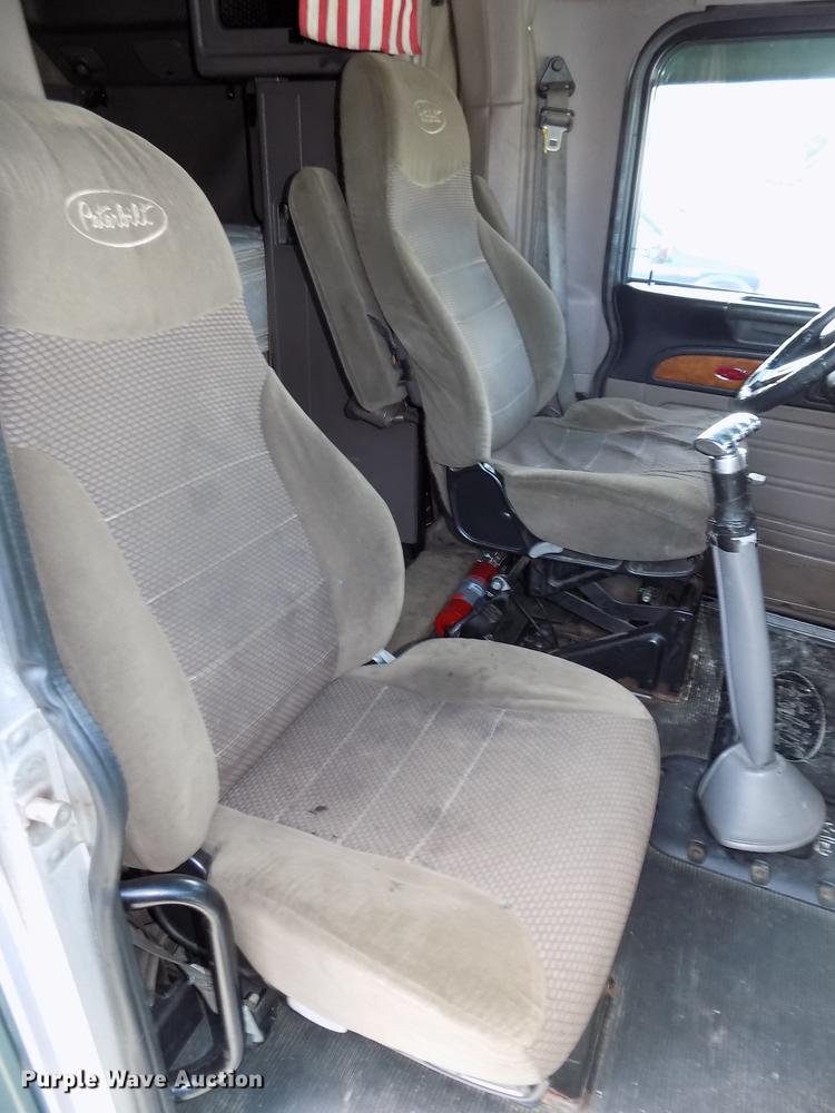 image for item DB8678 2011 Peterbilt 386 semi truck