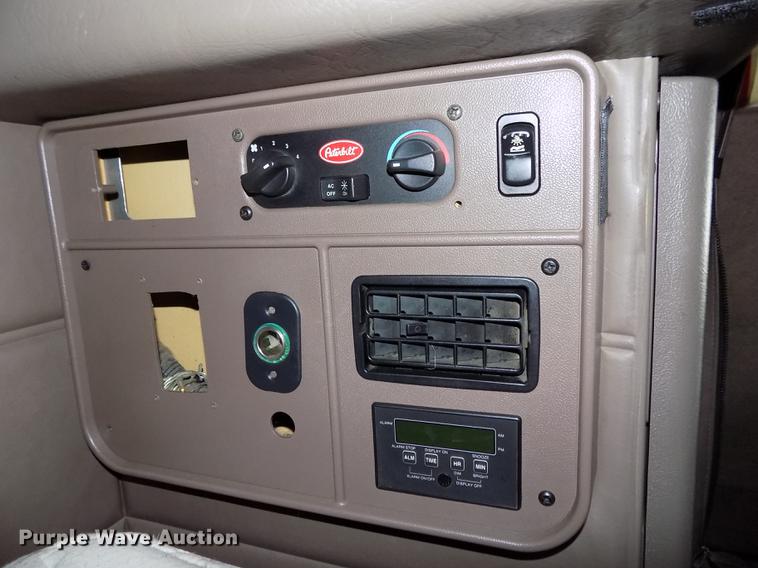 image for item DB8678 2011 Peterbilt 386 semi truck