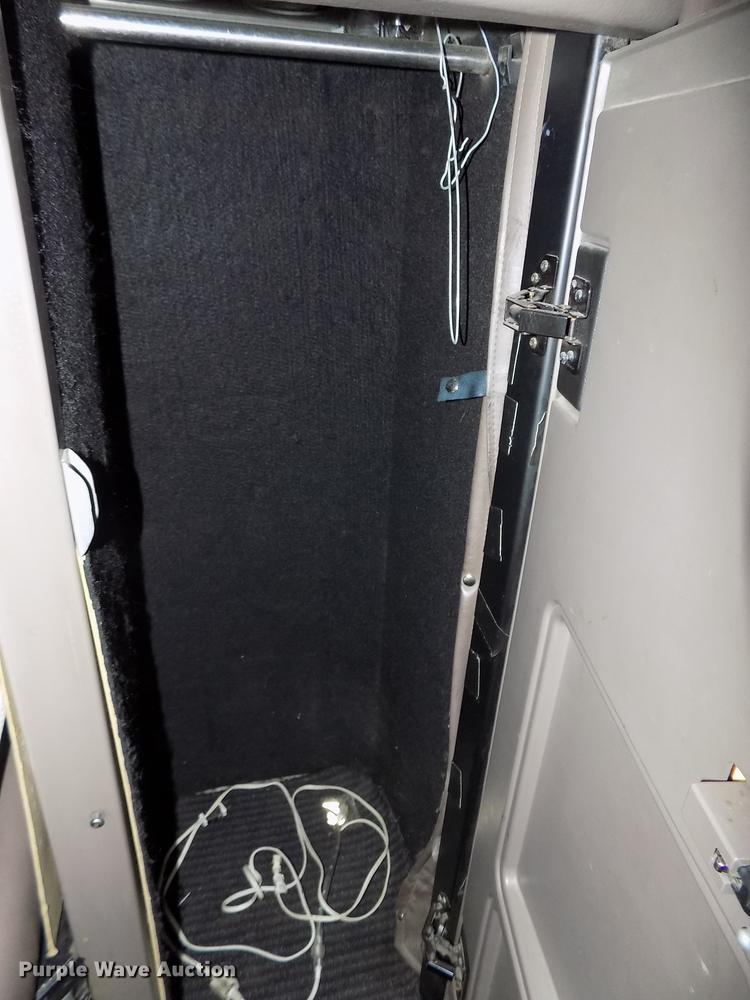 image for item DB8678 2011 Peterbilt 386 semi truck