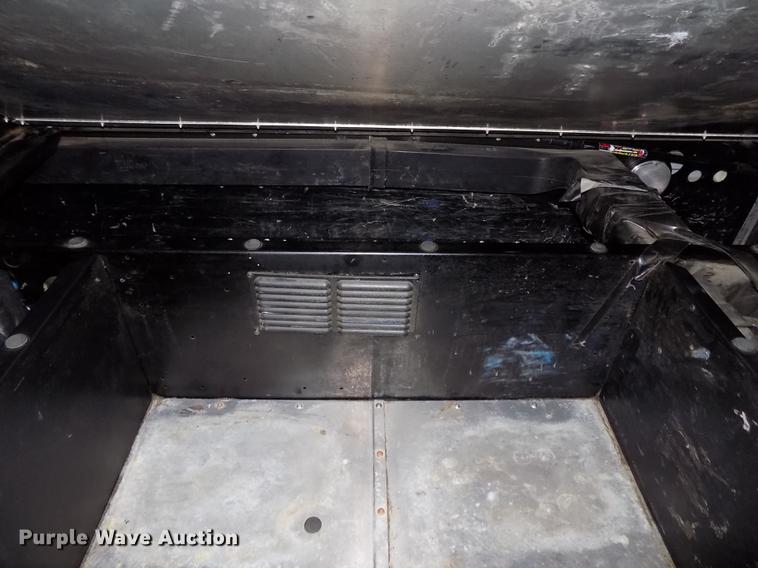 image for item DB8678 2011 Peterbilt 386 semi truck