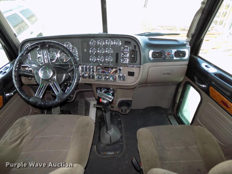 image for item DB8678 2011 Peterbilt 386 semi truck