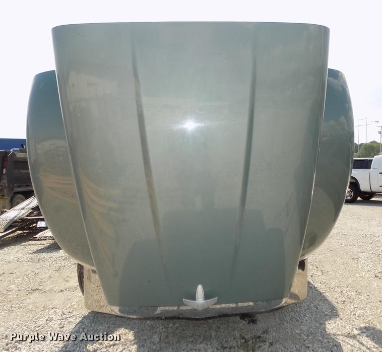 image for item DB8678 2011 Peterbilt 386 semi truck