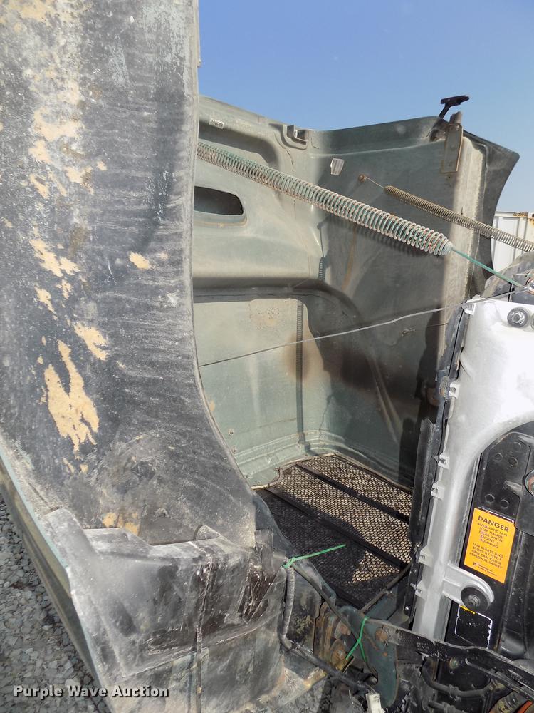 image for item DB8678 2011 Peterbilt 386 semi truck