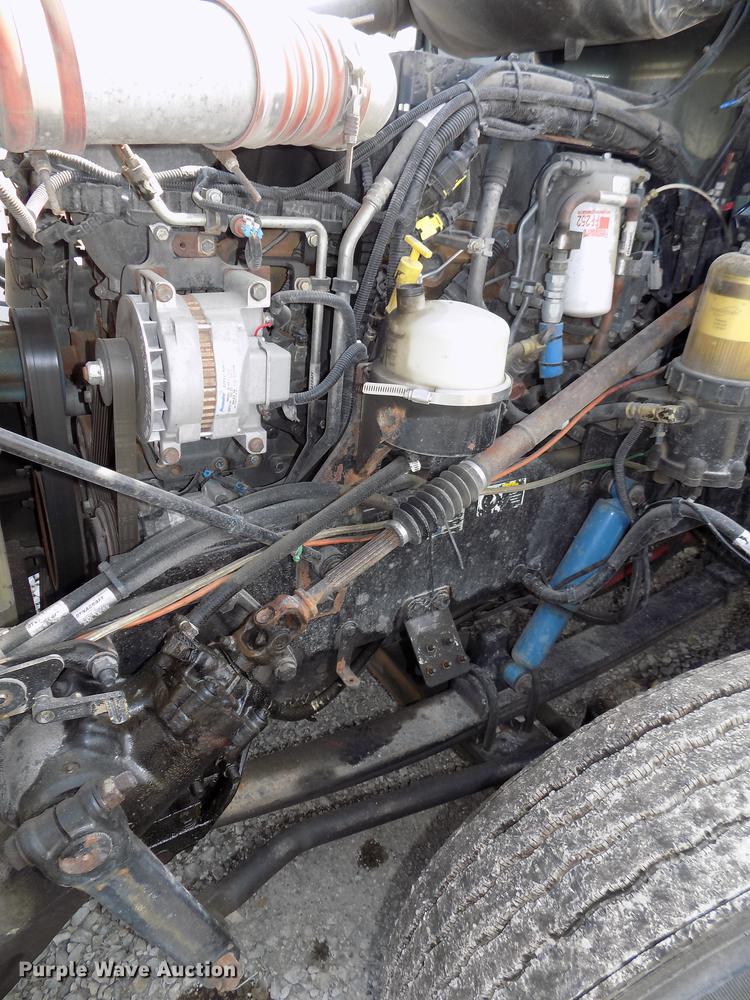 image for item DB8678 2011 Peterbilt 386 semi truck