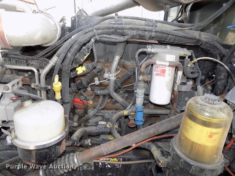 image for item DB8678 2011 Peterbilt 386 semi truck