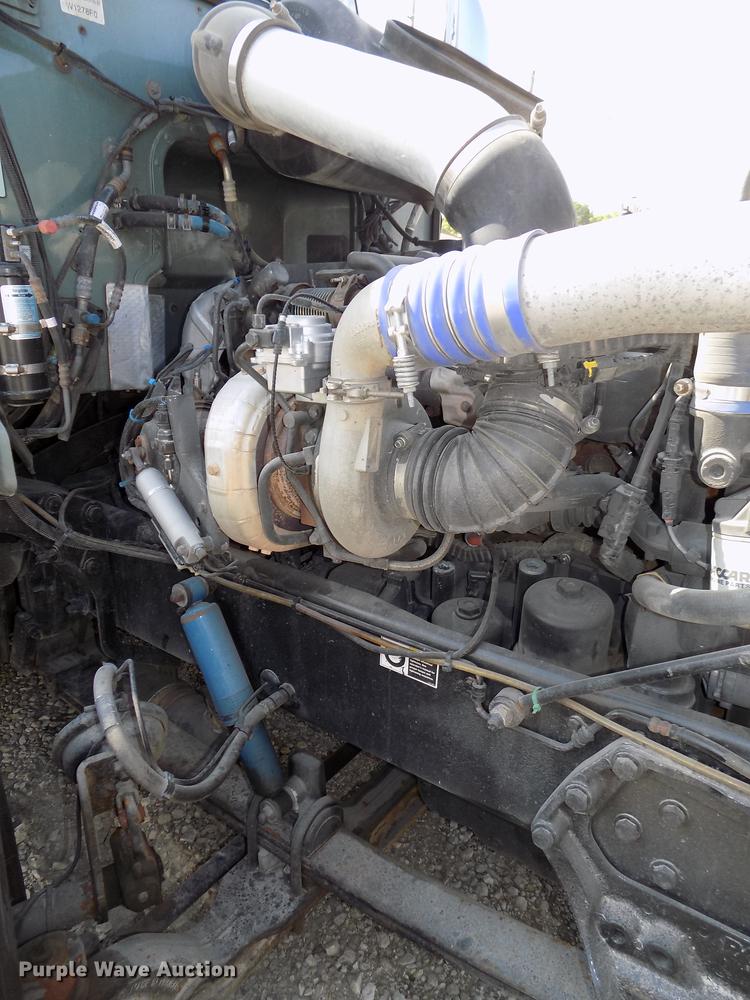 image for item DB8678 2011 Peterbilt 386 semi truck