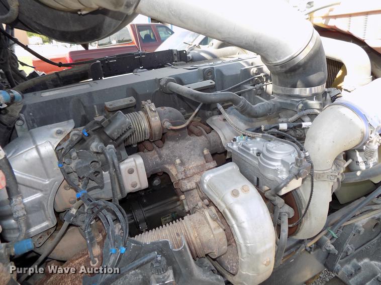 image for item DB8678 2011 Peterbilt 386 semi truck