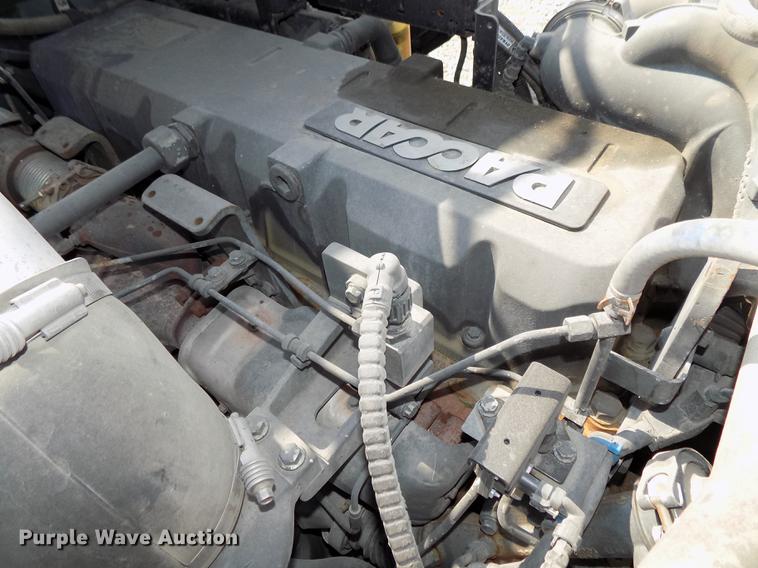 image for item DB8678 2011 Peterbilt 386 semi truck