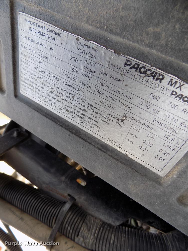 image for item DB8678 2011 Peterbilt 386 semi truck