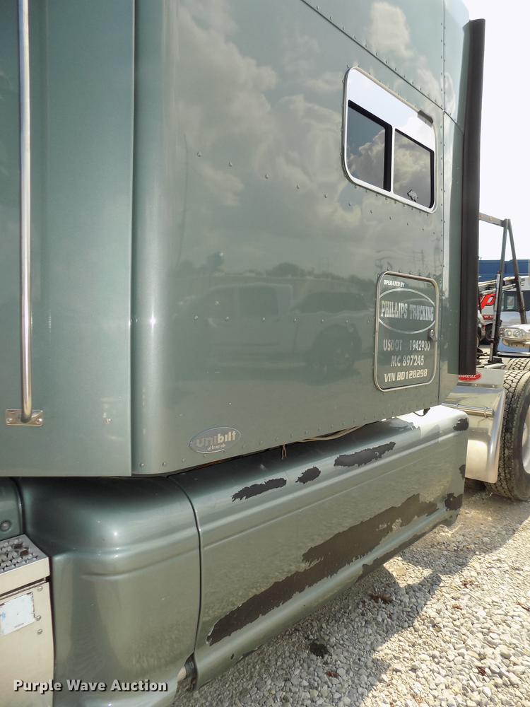 image for item DB8678 2011 Peterbilt 386 semi truck