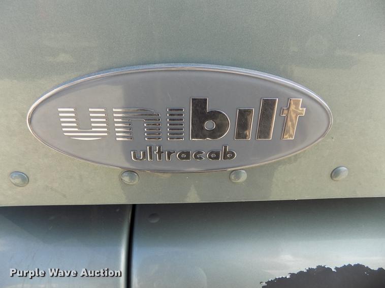 image for item DB8678 2011 Peterbilt 386 semi truck