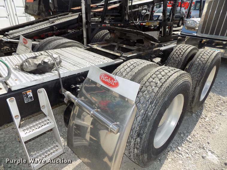 image for item DB8678 2011 Peterbilt 386 semi truck
