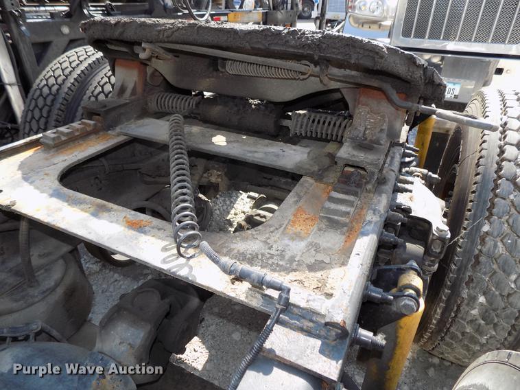 image for item DB8678 2011 Peterbilt 386 semi truck