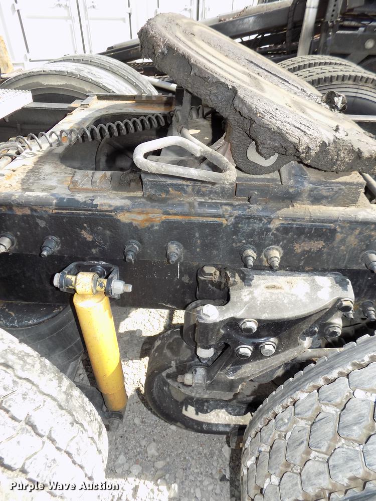 image for item DB8678 2011 Peterbilt 386 semi truck