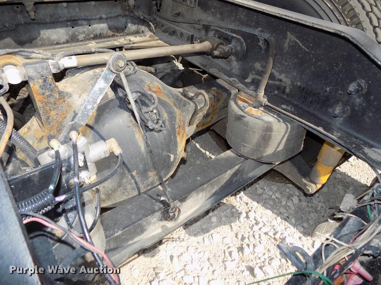 image for item DB8678 2011 Peterbilt 386 semi truck