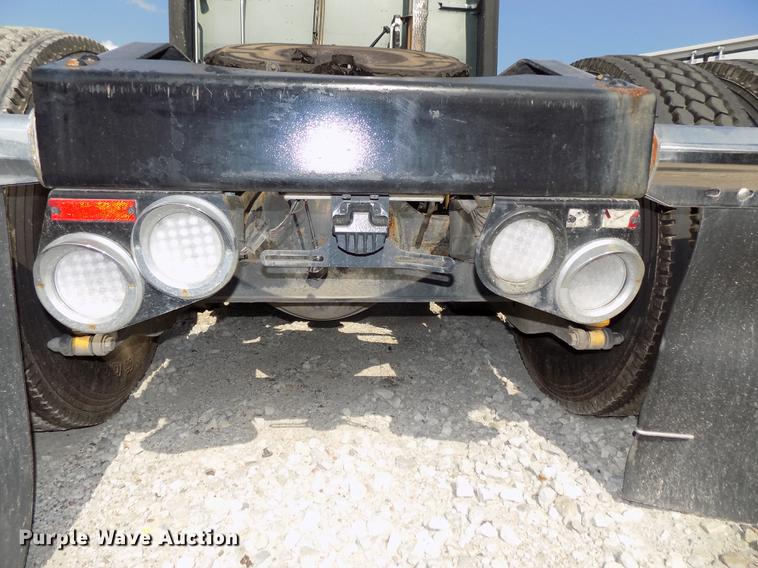 image for item DB8678 2011 Peterbilt 386 semi truck