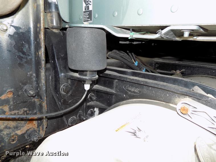 image for item DB8678 2011 Peterbilt 386 semi truck