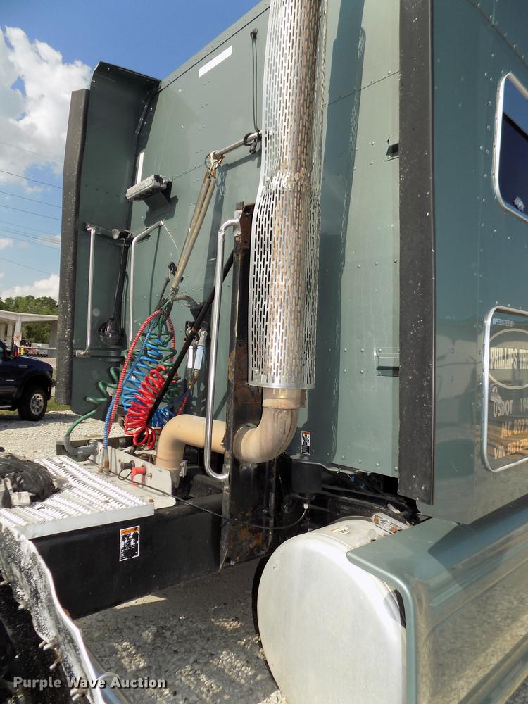 image for item DB8678 2011 Peterbilt 386 semi truck