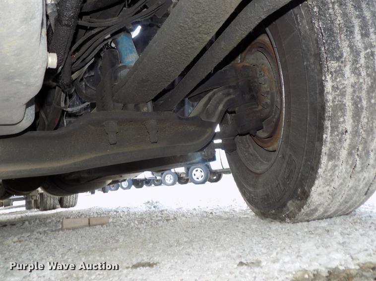 image for item DB8678 2011 Peterbilt 386 semi truck