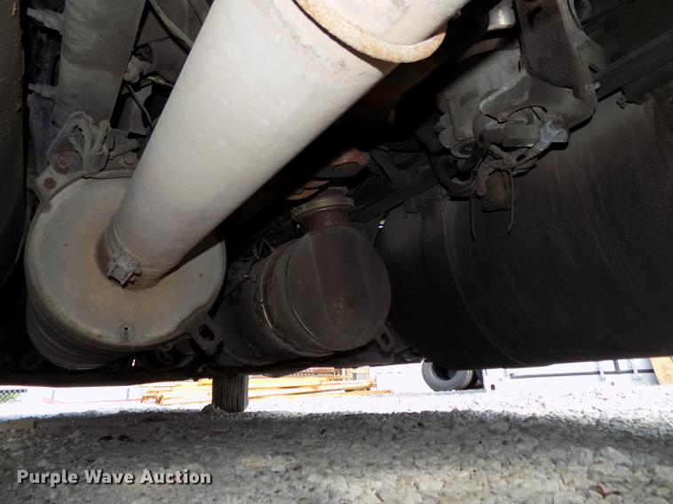 image for item DB8678 2011 Peterbilt 386 semi truck