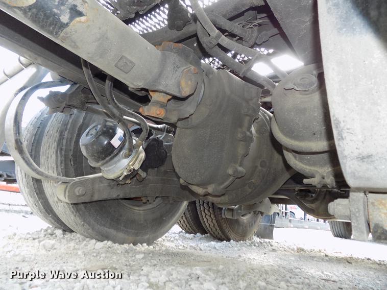 image for item DB8678 2011 Peterbilt 386 semi truck