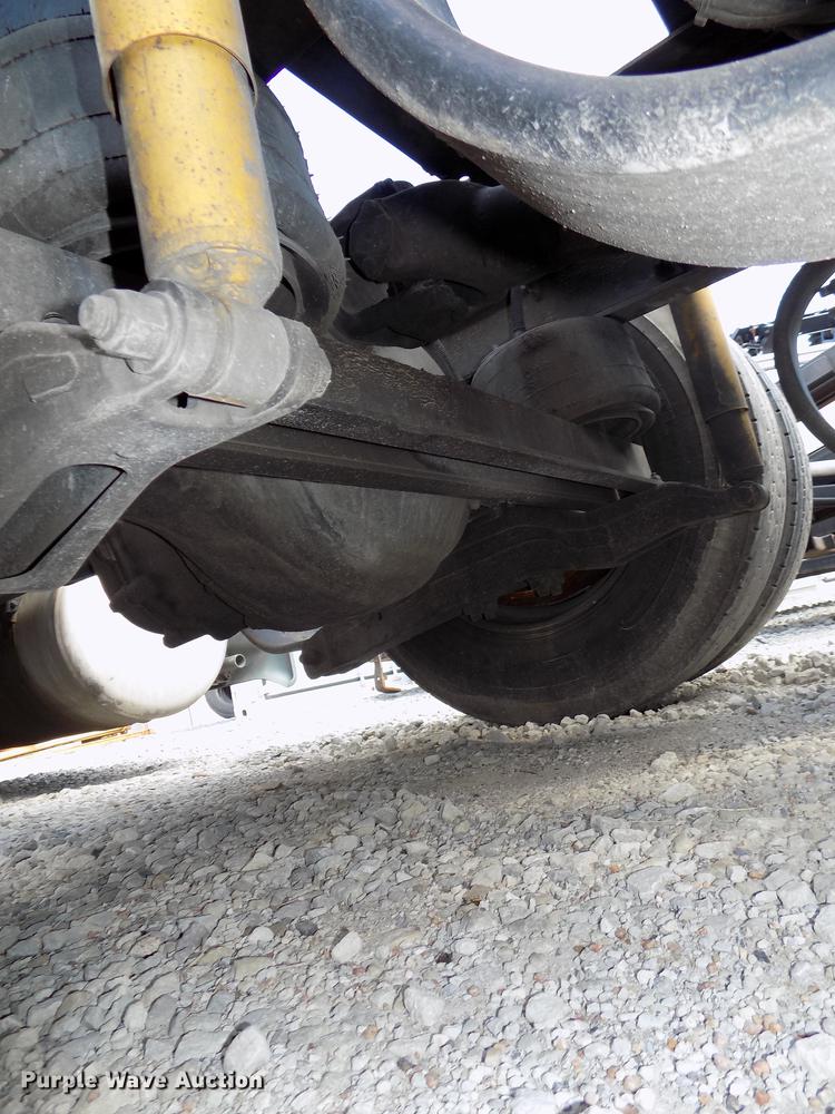 image for item DB8678 2011 Peterbilt 386 semi truck