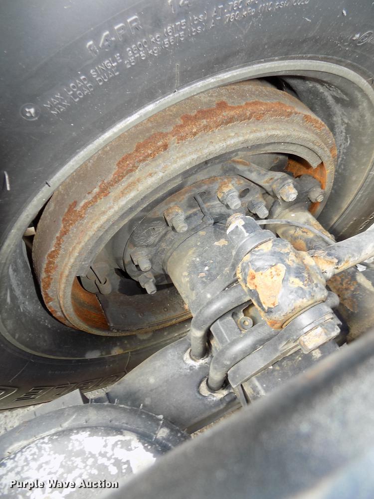 image for item DB8678 2011 Peterbilt 386 semi truck