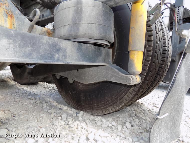 image for item DB8678 2011 Peterbilt 386 semi truck