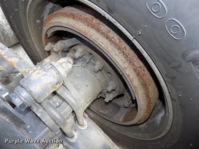 image for item DB8678 2011 Peterbilt 386 semi truck