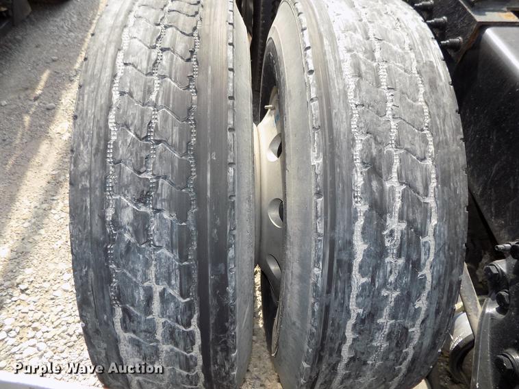 image for item DB8678 2011 Peterbilt 386 semi truck