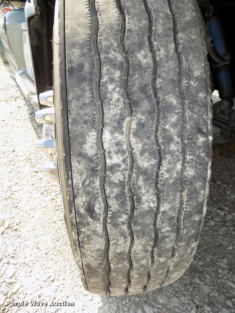 image for item DB8678 2011 Peterbilt 386 semi truck