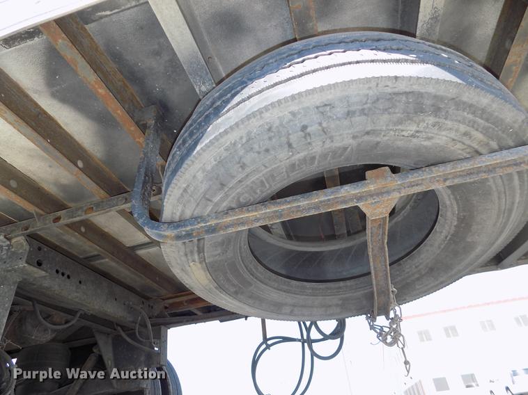 image for item DB8679 2007 Utility 3000R refrigerated van trailer