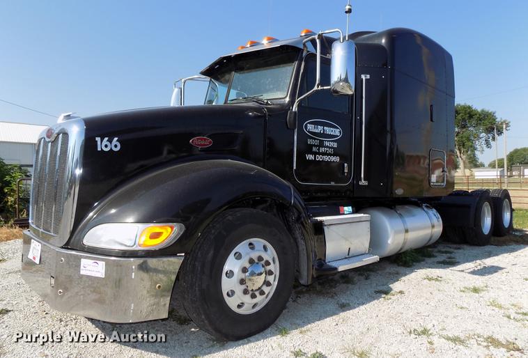 image for item DB8682 2013 Peterbilt 386 semi truck
