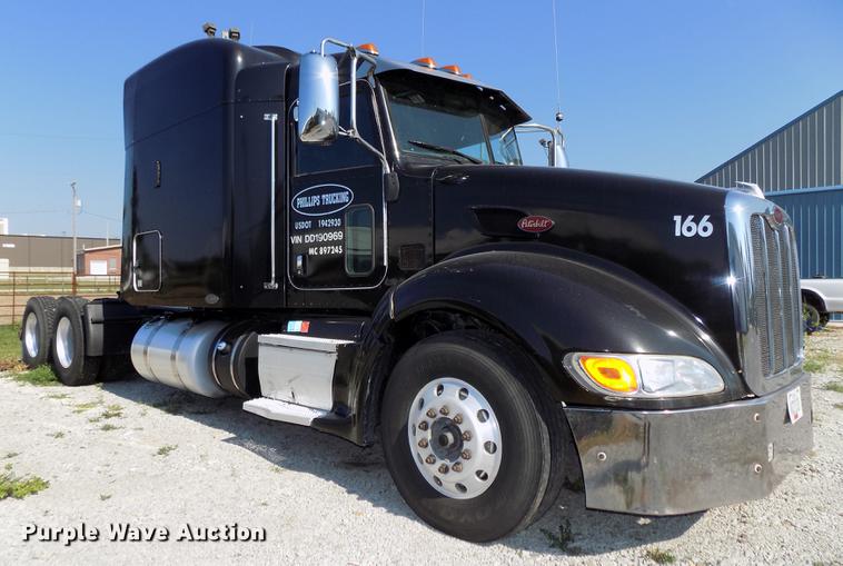 image for item DB8682 2013 Peterbilt 386 semi truck